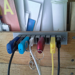 Pratici supporti per cavi USB - Set da 9 pezzi.