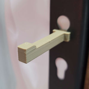 Ganci e appendini senza attrezzi per scaffalature metalliche (a forma di buco della serratura)