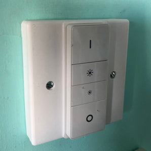 Copertura Philips Hue per interruttore della luce UK con supporto per telecomando