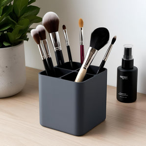 Bordstander til opbevaring af makeupbørster