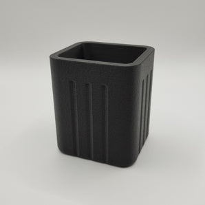 Moderno portapenne quadrato con design scanalato