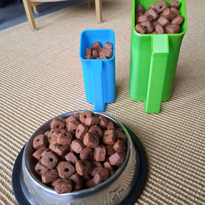 Moderna ciotola curva per cani e gatti