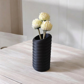 Vaso Moderno con Design Scultoreo a Toro Swirly