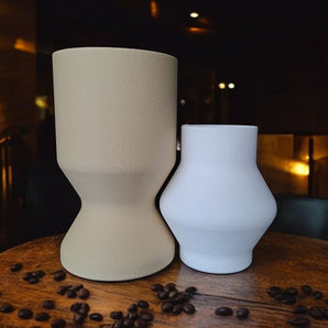 Set di vasi minimalisti dal design intrecciato