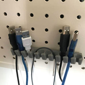 Supporto per cavi USB per pegboard