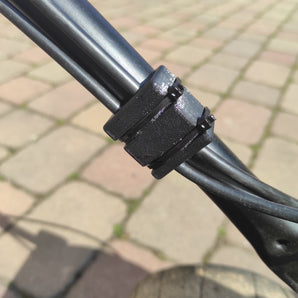 Pratico supporto per cavi e fili per tubi da 22 mm