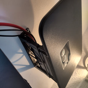 Elegante montaggio a parete per router Speedport DSL