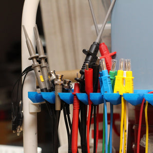 Supporto per cavi da laboratorio per l'organizzazione dei cavi
