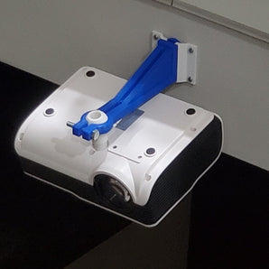 Supporto a parete rimovibile per proiettore per un uso flessibile