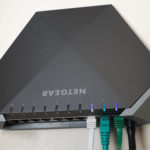 Supporto da parete per interruttore Netgear Nighthawk GS810EMX
