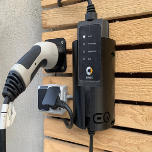Supporto per cavo di ricarica per Smart EQ – Ricarica organizzata
