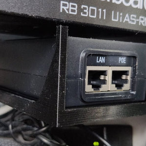 Scaffale per adattatore PoE Ubiquiti per montaggio a rack