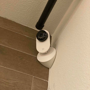 Staffa angolare discreta per Yi Home Camera 1080
