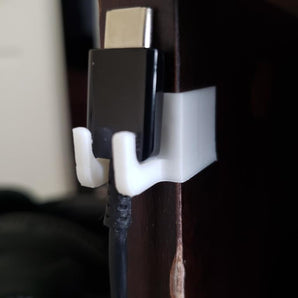Supporto per cavi da scrivania per caricatore Samsung USB-C – Design a clip per gambe da tavolo da 15,2 mm