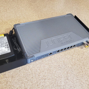 Kit di montaggio su rack per Juniper SRX300 con vassoio di alimentazione