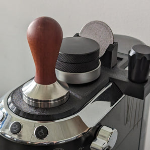 DeLonghi Dedica Coppa Copertura e Supporto per Strumenti da 51 mm (EC680/EC685)