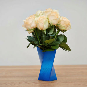Moderno vaso intrecciato con design a frammenti di ghiaccio